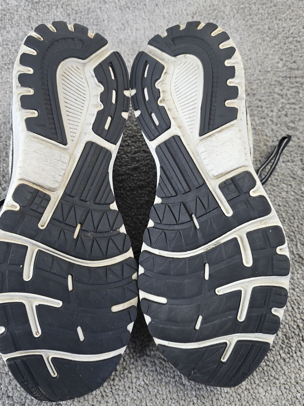 Brooks Adrenaline GTS 20 Mens Size 11 Running Shoes Black Athletic Sneakers Low - Picture 2 of 10
